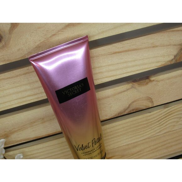 Victoria's Secret VELVET PETALS Fragrance Lotion 8oz. NEW! - Picture 3 of 6